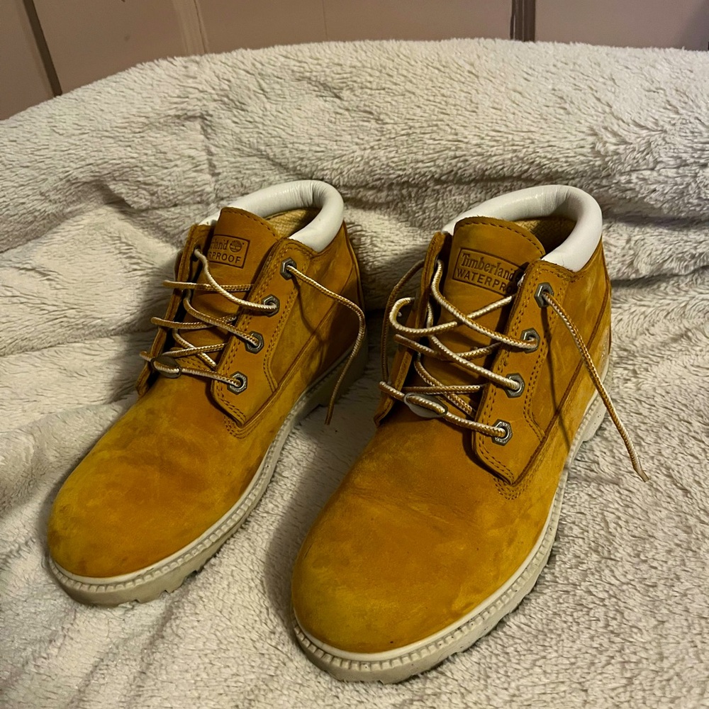 Timberland boots size 7 1/2 like new.